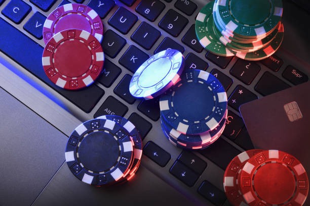 Gaple Online tile gameplay interface displayed on the qqplaza login platform